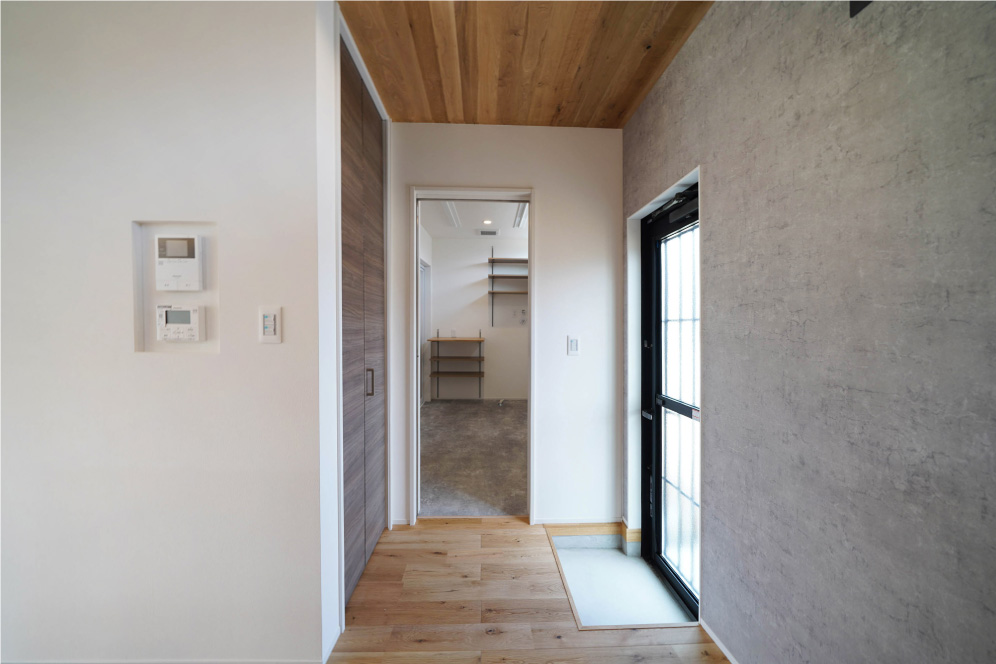 シンプルで美しい片流れ屋根のVintage Modern Styleの平屋