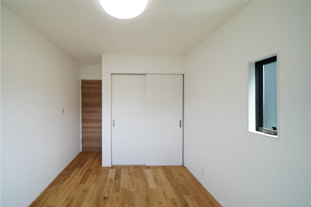 シンプルで美しい片流れ屋根のVintage Modern Styleの平屋